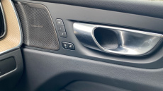 Volvo XC60 2.0 B5P Plus Dark 5dr AWD Geartronic Petrol Estate